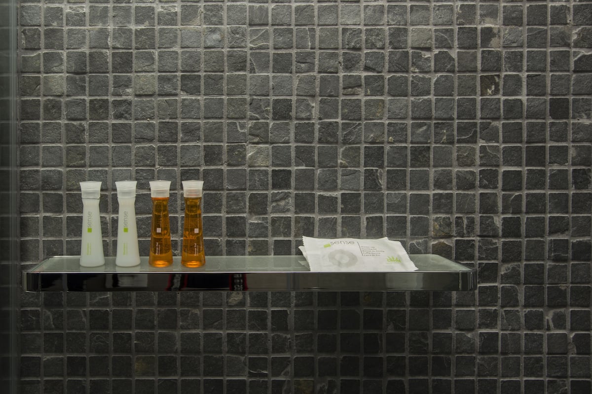 superior twin room | bathroom amenities | shower, hydromassage showerhead, free toiletries, hair dryer