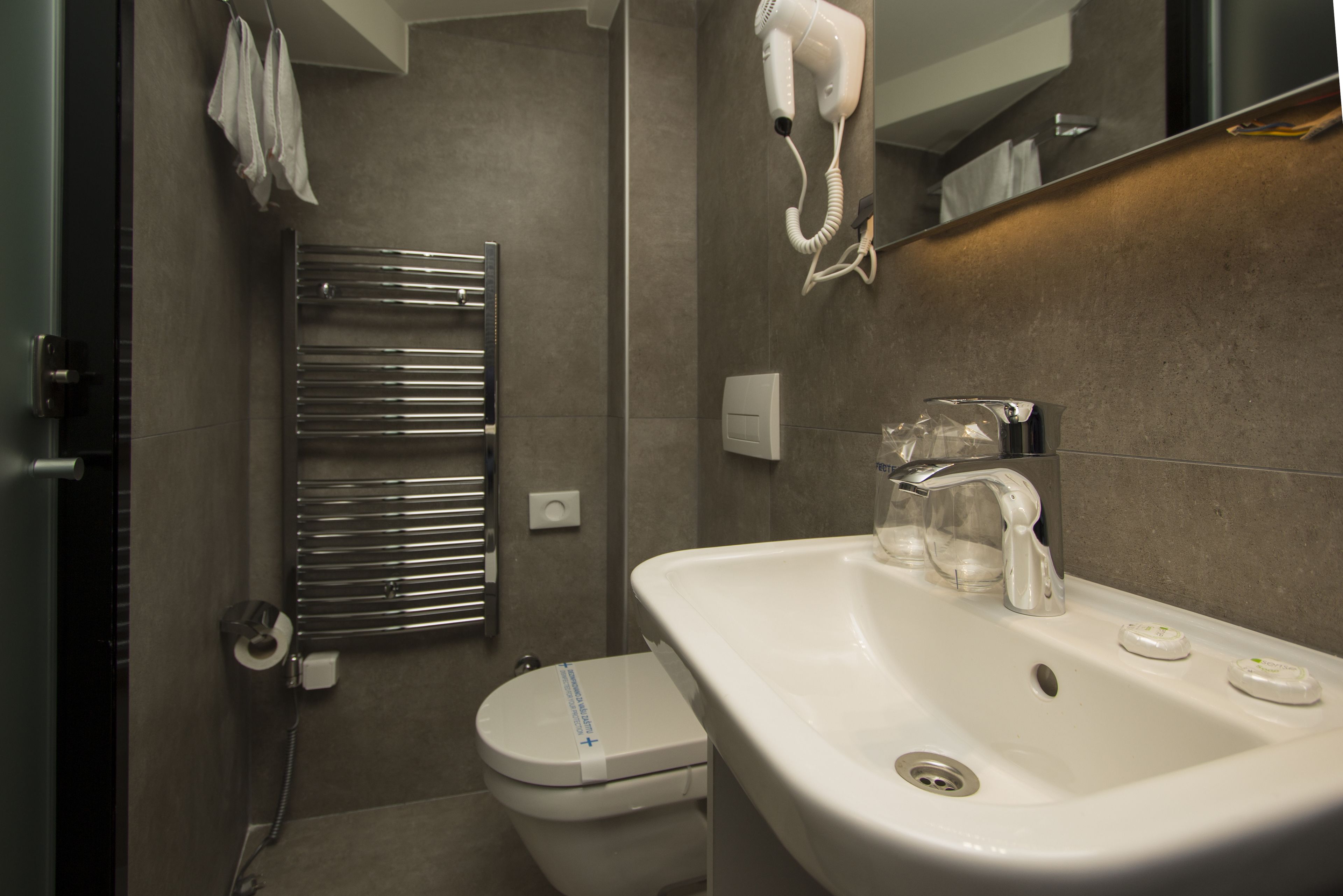 economy triple room, terrace | bathroom | shower, hydromassage showerhead, free toiletries, hair dryer