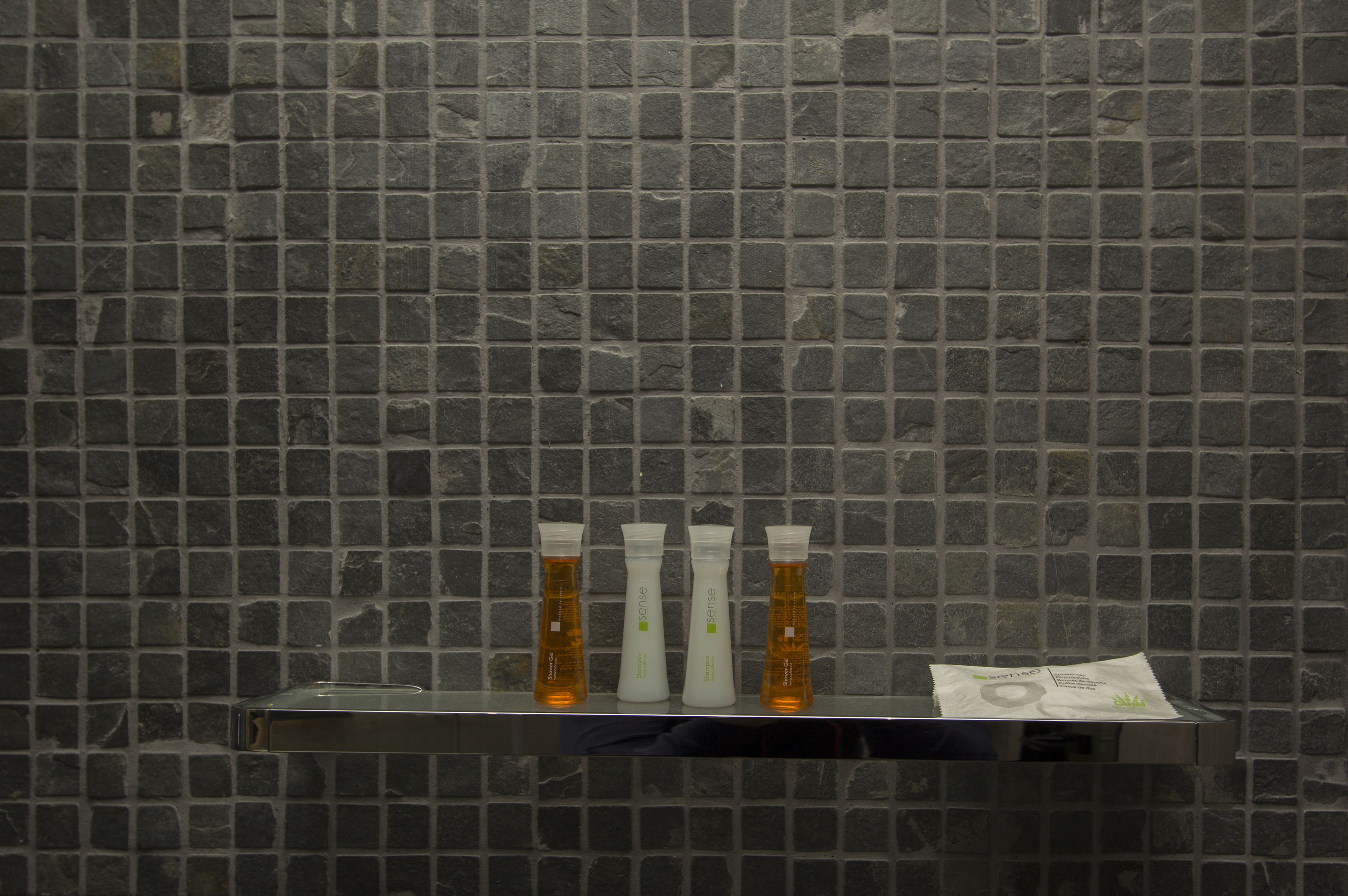 deluxe double or twin room, multiple beds | bathroom amenities | shower, hydromassage showerhead, free toiletries, hair dryer