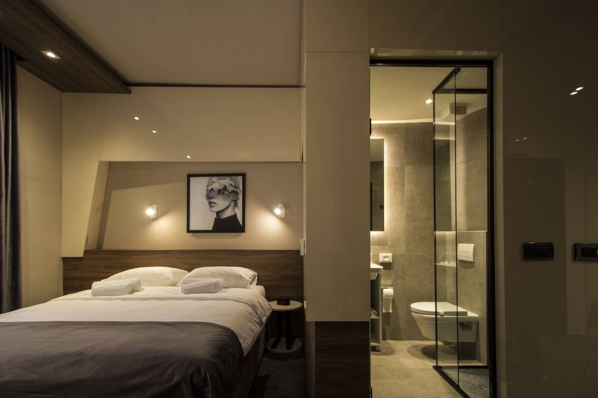 Superior Double Room, 1 King Bed | Frette Italian sheets, premium bedding, pillowtop beds, minibar