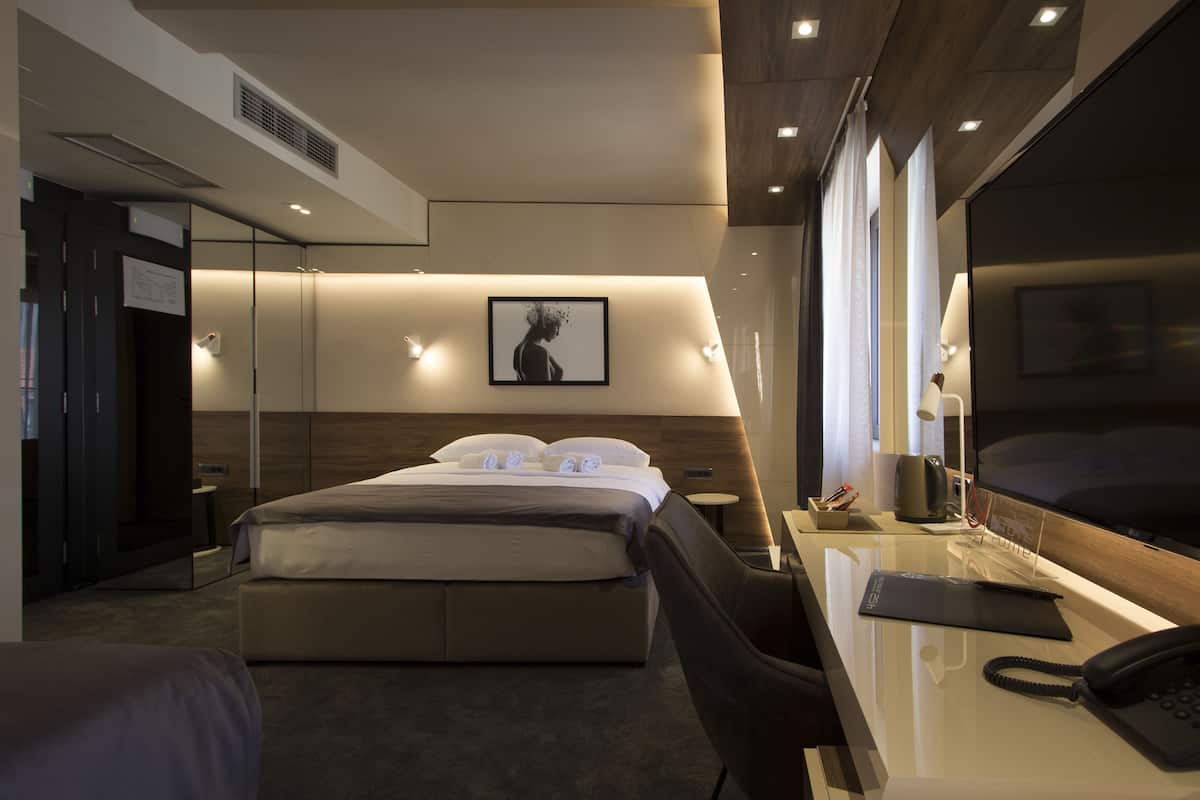 Deluxe Triple Room | Frette Italian sheets, premium bedding, pillow-top beds, minibar