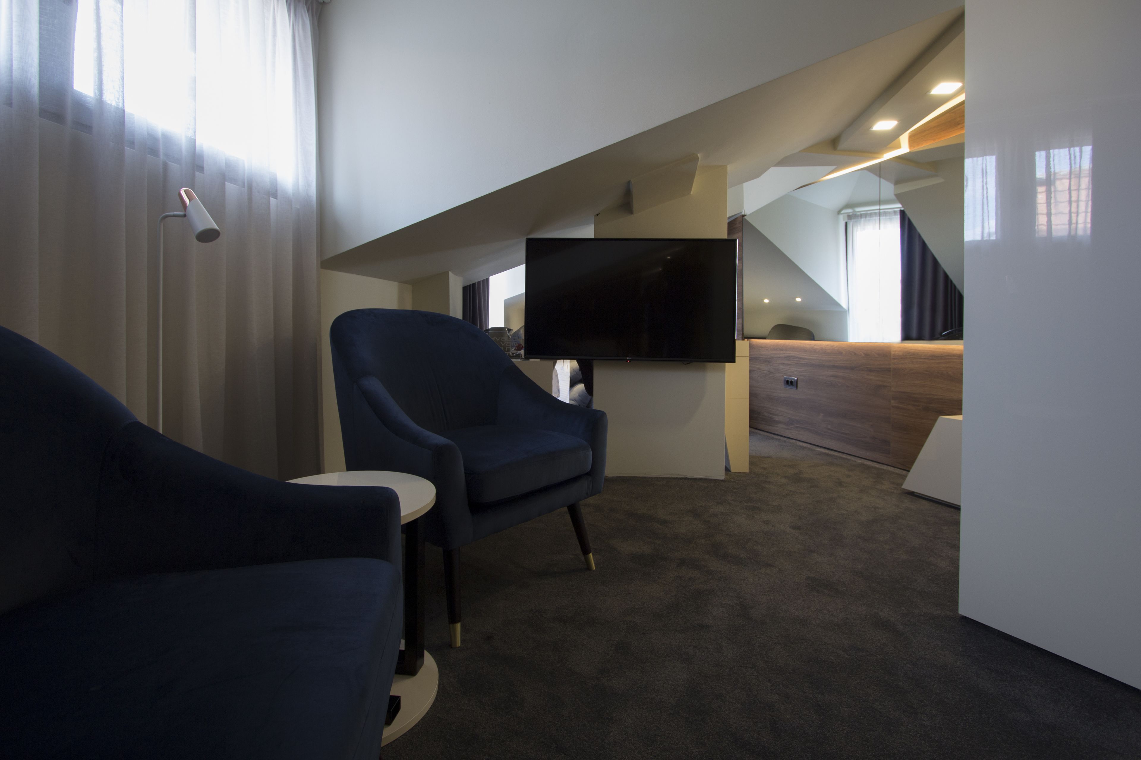 economy triple room, terrace | frette italian sheets, premium bedding, pillow-top beds, minibar