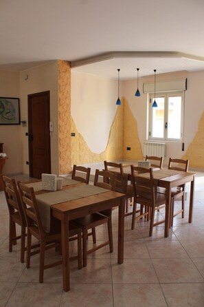 Restaurant - Bethel Bed and Breakfast (Gela)