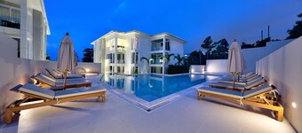 Jasmine Luxury apartment + Car or Motorbike