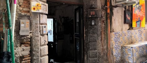 تفاصيل الفندق من الخارج