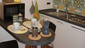 茶具/咖啡用具、冰箱、微波炉、炉灶