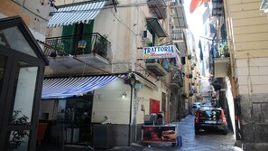Exterior - Small loft in the heart of the Spanish neighborhoods (Napoli)