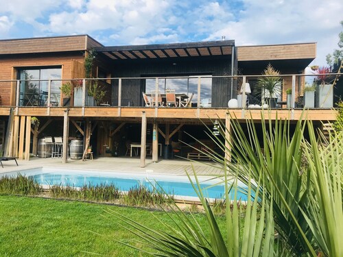 Villa Regard sur le lac with private pool and view of Lac de Lacanau