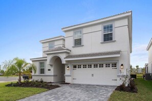 Exterior - Luxury Big Resort Home with Game Room & Pool @Champoins Gate (Champions Gate)