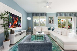 Smart TV, video games, foosball, table tennis - Luxury Big Resort Home with Game Room & Pool @Champoins Gate (Champions Gate)