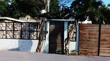 Fachada de la propiedad