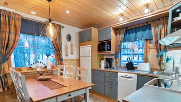 Fridge, microwave, dishwasher, cookware/dishes/utensils