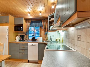 Fridge, microwave, dishwasher, cookware/dishes/utensils