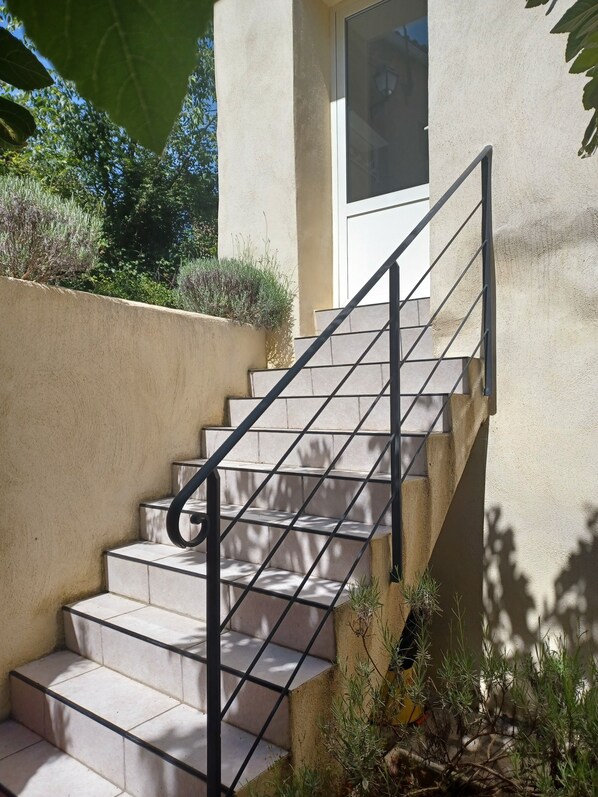 Exterior detail - 120 m2 gite with private pool in a Cévennes farmhouse in the heart of nature (LAVAL-PRADEL)