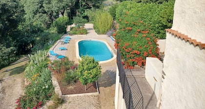Gite 120 m2 avec piscine privée, dans mas du19Úme situé au coeur de la nature