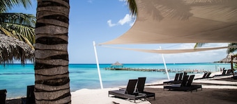 Cadaques Caribe Apartment