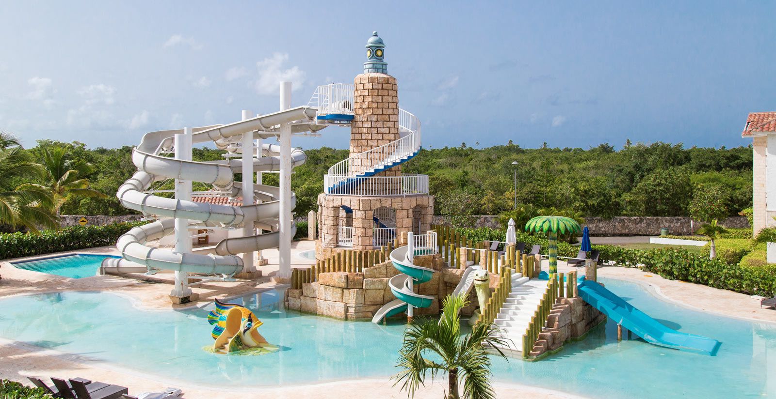 3 outdoor pools, open 10:00 AM to 8:00 PM, pool umbrellas, sun loungers