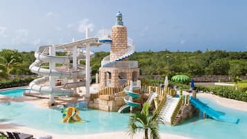 3 outdoor pools, open 10:00 AM to 8:00 PM, pool umbrellas, pool loungers