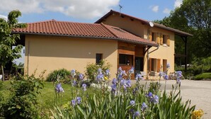 A two-story building with a red-tiled roof and a beige facade. - Le Grand Noyer (Ambronay)