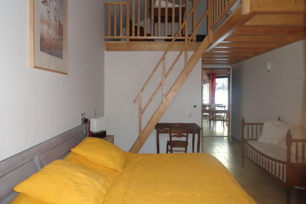 Triple Room (Soleil Couchant) | Premium bedding, desk, soundproofing, cribs (surcharge)