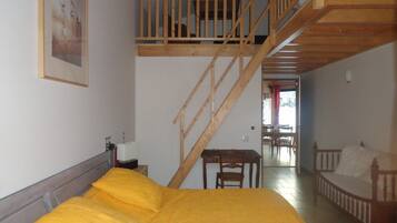 Triple Room (Soleil Couchant) | Premium bedding, individually decorated, individually furnished, desk