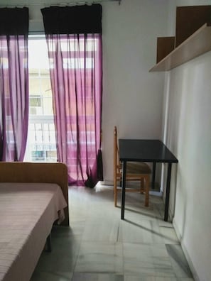 3 chambres, fer et planche à repasser, draps fournis