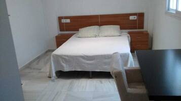 3 slaapkamers, een strijkplank/strijkijzer, beddengoed