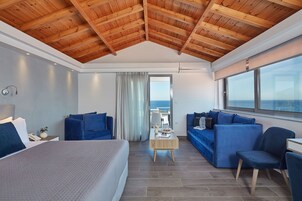 Suíte com design assinado, vista para o mar | Roupas de cama premium, camas com colchões pillow-top