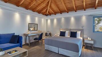 Un dormitorio moderno con una cama grande, un escritorio, una silla, un sofá y una ventana.