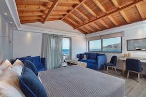 Suíte com design assinado, vista para o mar | Roupas de cama premium, camas com colchões pillow-top