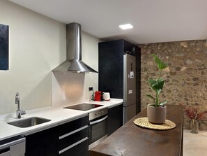 Refrigerador, microondas, horno y lavavajillas