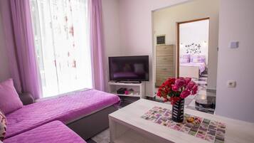 4 makuuhuonetta, silitysrauta/-lauta, ilmainen Wi-Fi, vuodevaatteet