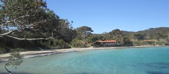 Presqu' Ile De Giens: appart. 36 m2 (1ch) - climatisé,  balcon 8 m2 - vue pinède