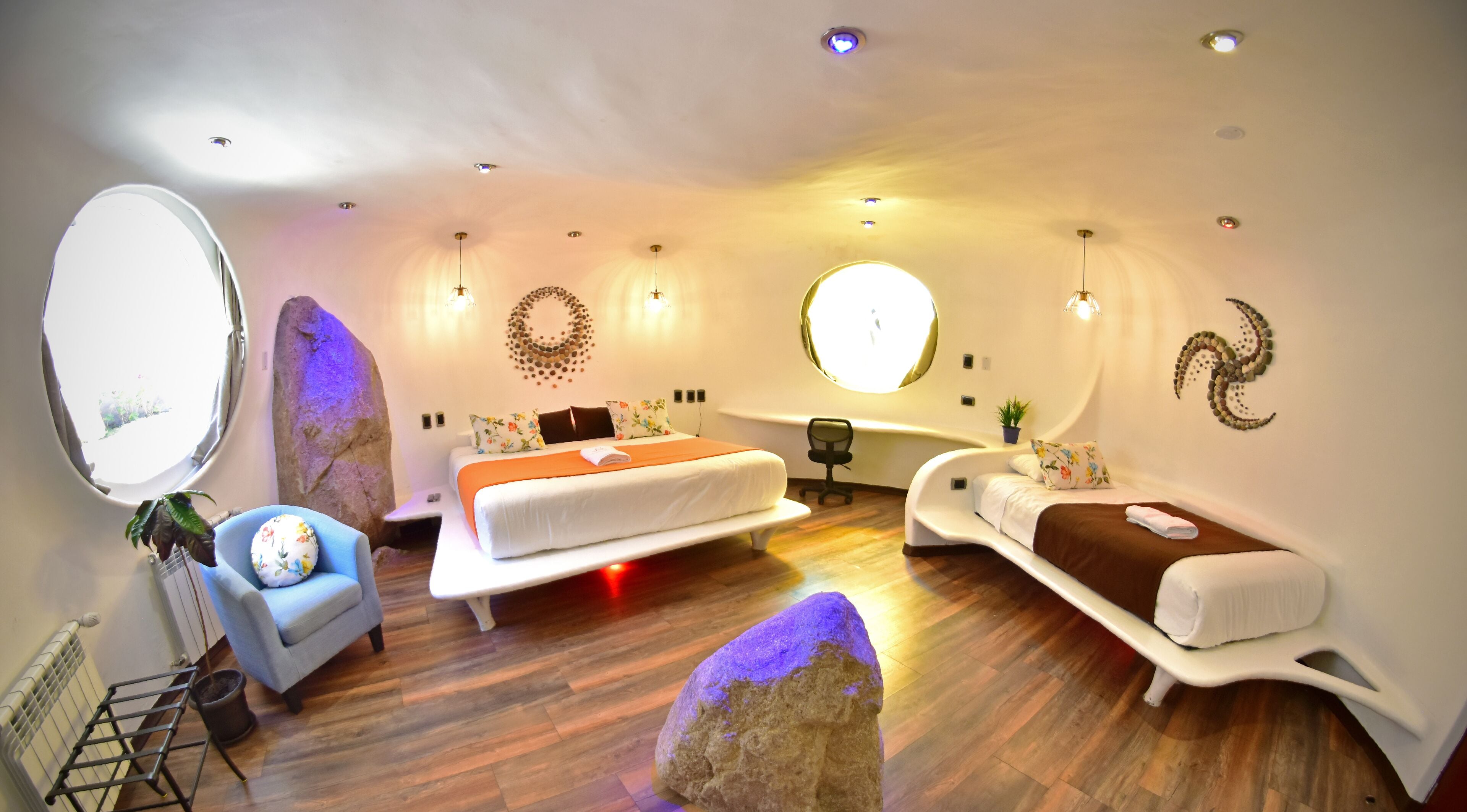 Superior tweepersoonskamer | Luxe beddengoed, donsdekens, een kluis op de kamer, een bureau