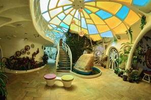 32-inch Smart TV with cable channels, TV - Wifala Harmony Hotel (Urubamba)