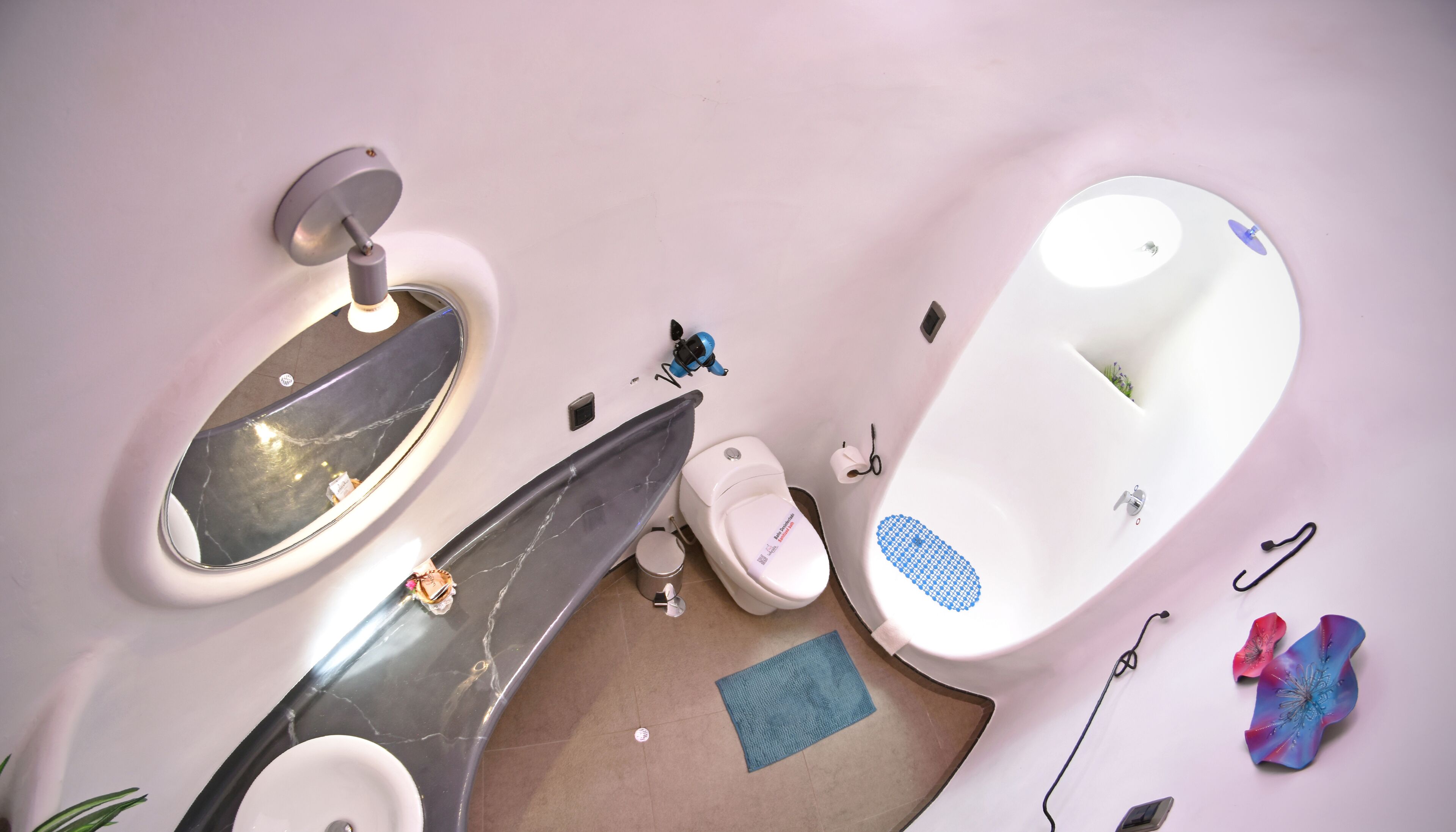 standard double room | bathroom | shower, rainfall showerhead, free toiletries, hair dryer