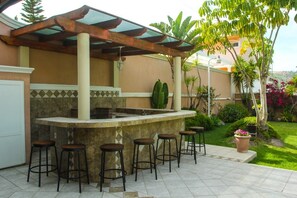 Bar (on property) - La Casa Rosa (Ensenada)