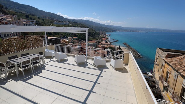 A rooftop terrace with a view of the sea, a pergola, and outdoor seating. - b & b in the historic center, with a panoramic terrace, 400 meters from the sea (Pizzo)