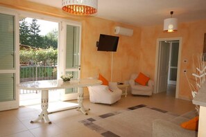 Family Villa, Terrace, Hill View | Living area