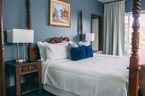 Desk, blackout curtains, iron/ironing board, free WiFi - Liquidambar Hotel (Santa Lucia)