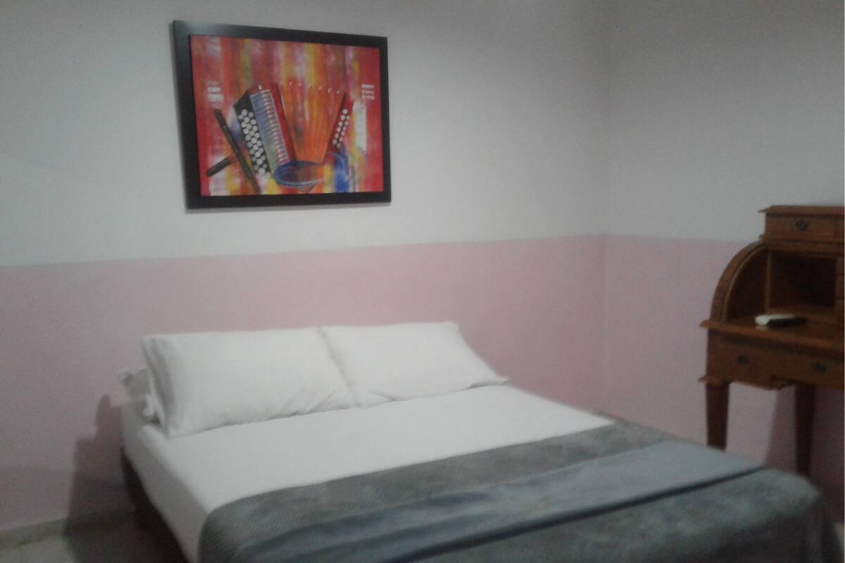 Wifi gratis y ropa de cama