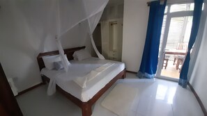 Hypo-allergenic bedding, in-room safe, individually decorated - Aqua Resort (Diani Beach)