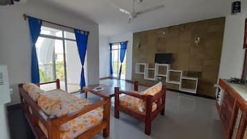 36-inch flat-screen TV with satellite channels, TV, Netflix