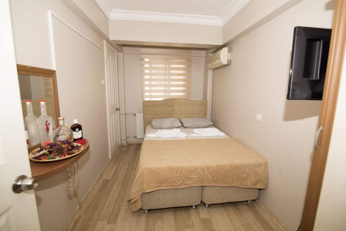 Basic Double Room, Smoking
