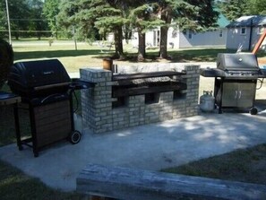 Property grounds - Cabin #1 - Cedar Village by RedAwning (Carp Lake)