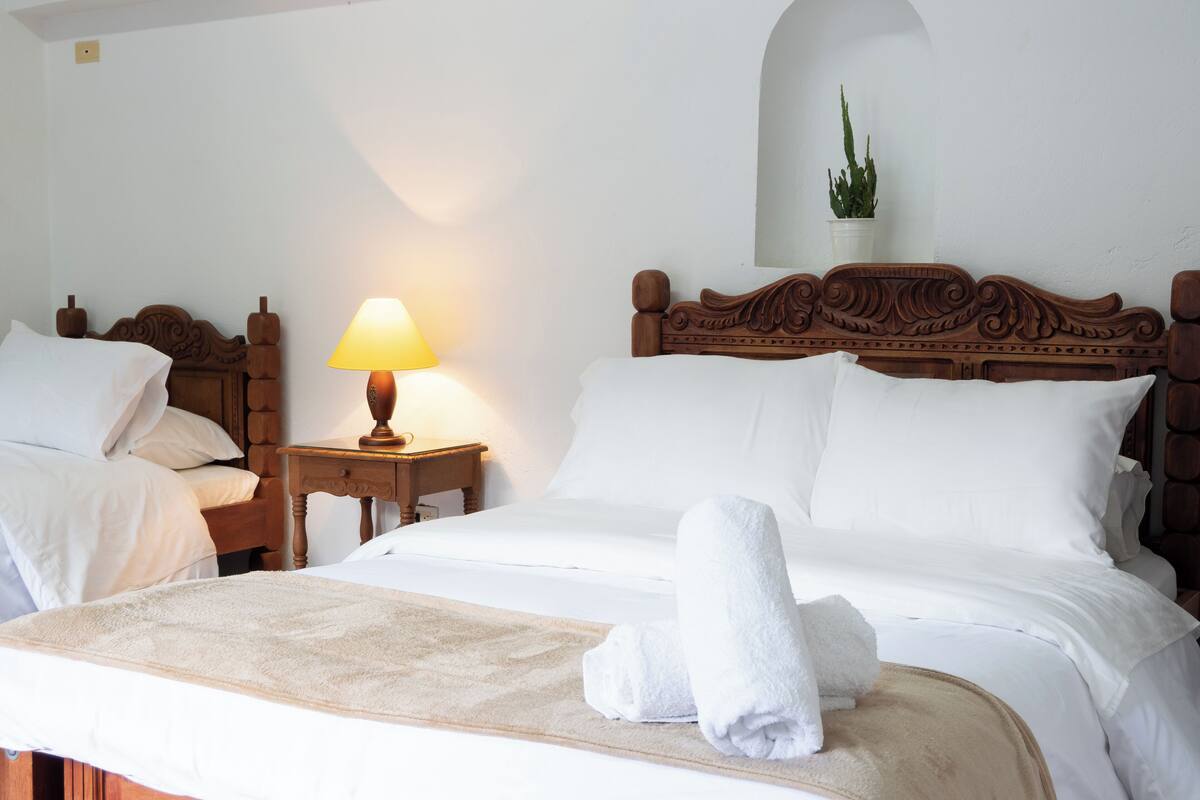 Standard Triple Room | Desk, iron/ironing board, free WiFi, bed sheets