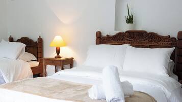 Standard Triple Room | Desk, iron/ironing board, free WiFi, bed sheets