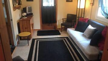 Chimenea, videojuegos, futbolito, libros