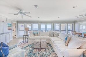 Smart TV, books - Gorgeous Beachfront Home! Panoramic Ocean Views. Private walkway to the beach. (Gulf Shores)