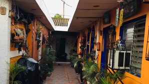 Courtyard - Mendoza's (Santa Ana)